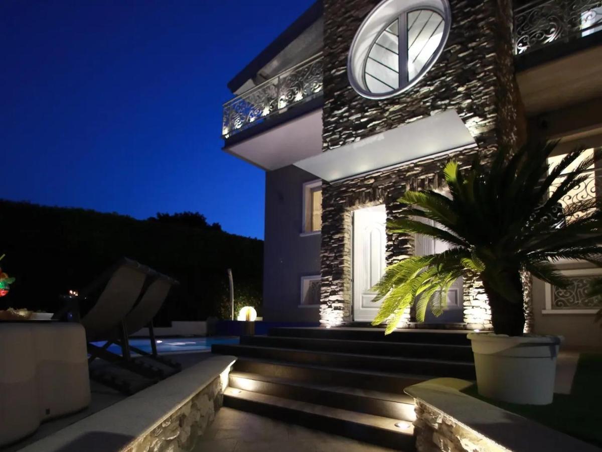 B&B Bellavista Exclusive In Zona Centrale Con Piscina Riscaldata E Jacuzzi Vista Lago Desenzano del Garda Exterior foto