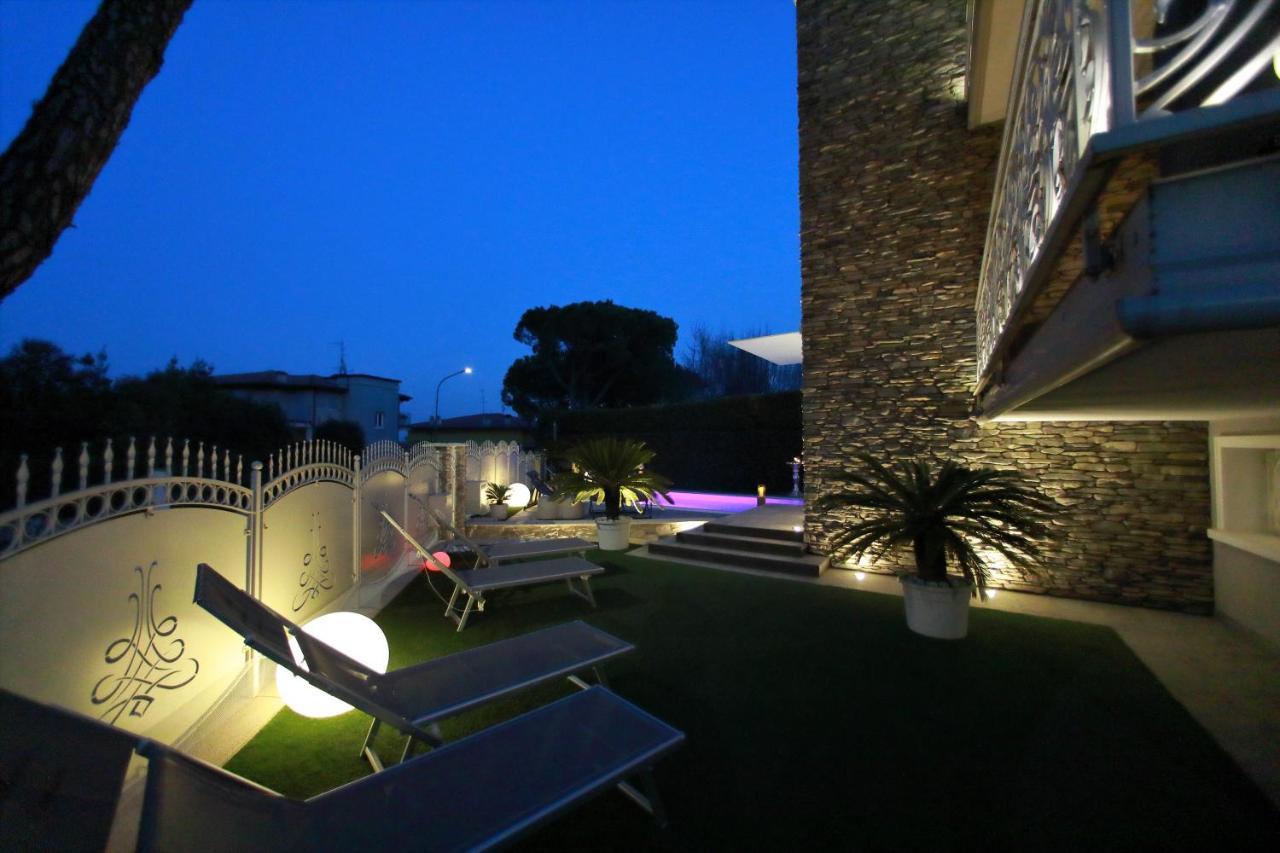 B&B Bellavista Exclusive In Zona Centrale Con Piscina Riscaldata E Jacuzzi Vista Lago Desenzano del Garda Exterior foto