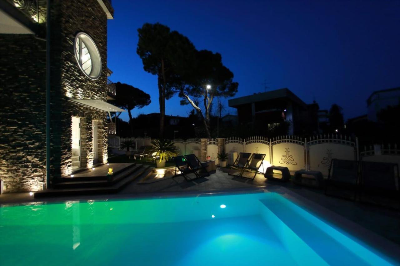 B&B Bellavista Exclusive In Zona Centrale Con Piscina Riscaldata E Jacuzzi Vista Lago Desenzano del Garda Exterior foto