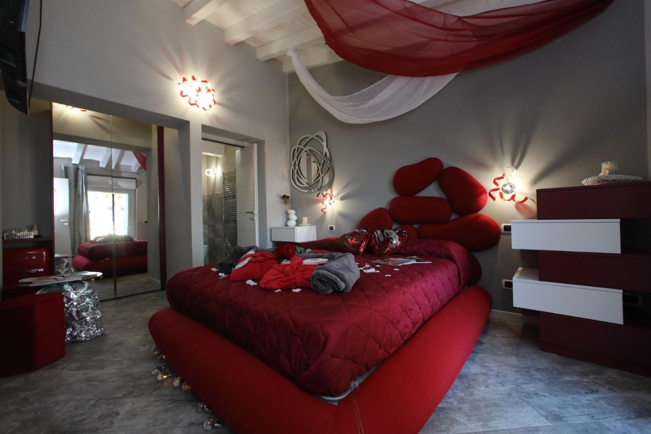 B&B Bellavista Exclusive In Zona Centrale Con Piscina Riscaldata E Jacuzzi Vista Lago Desenzano del Garda Exterior foto