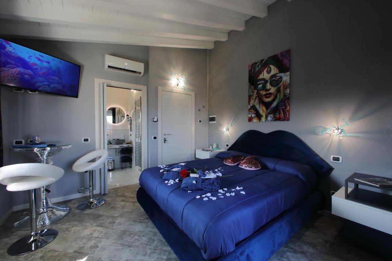 B&B Bellavista Exclusive In Zona Centrale Con Piscina Riscaldata E Jacuzzi Vista Lago Desenzano del Garda Exterior foto