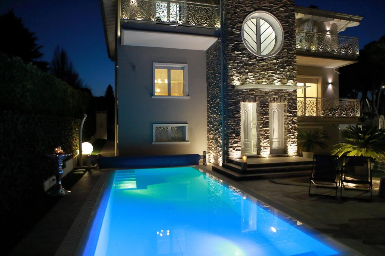 B&B Bellavista Exclusive In Zona Centrale Con Piscina Riscaldata E Jacuzzi Vista Lago Desenzano del Garda Exterior foto
