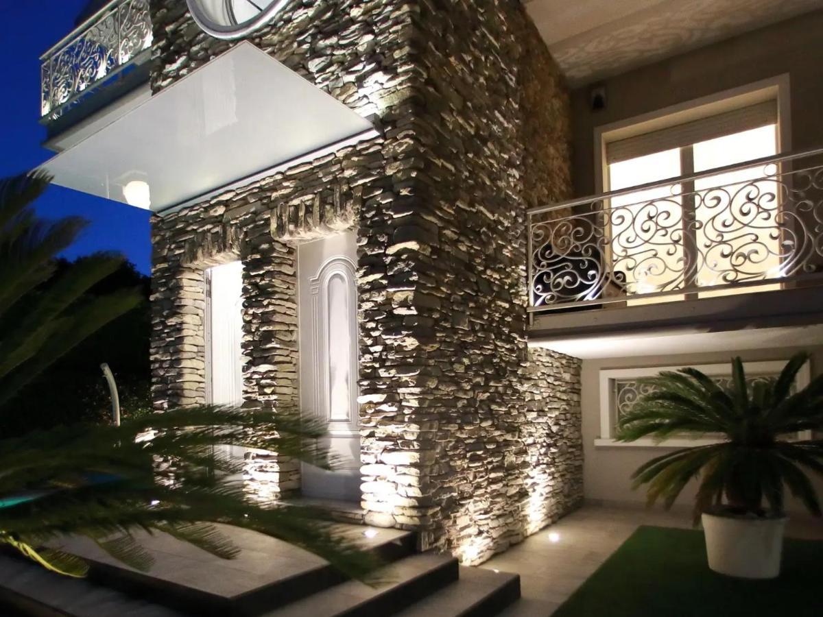 B&B Bellavista Exclusive In Zona Centrale Con Piscina Riscaldata E Jacuzzi Vista Lago Desenzano del Garda Exterior foto