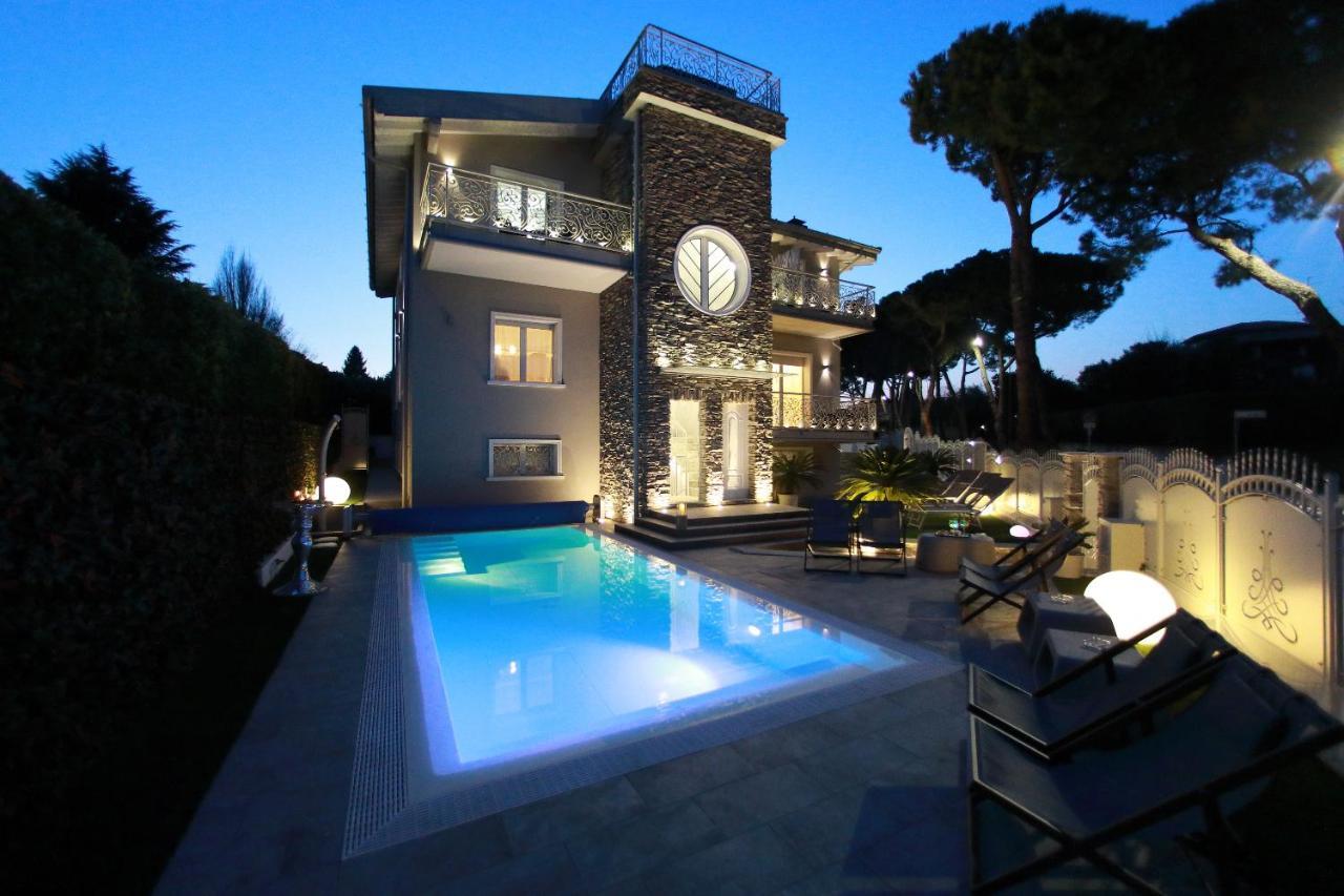 B&B Bellavista Exclusive In Zona Centrale Con Piscina Riscaldata E Jacuzzi Vista Lago Desenzano del Garda Exterior foto