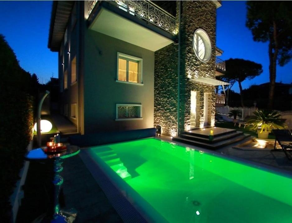 B&B Bellavista Exclusive In Zona Centrale Con Piscina Riscaldata E Jacuzzi Vista Lago Desenzano del Garda Exterior foto